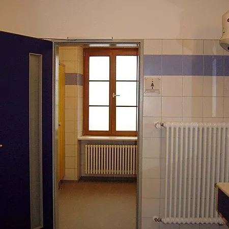 Youth Hostel *